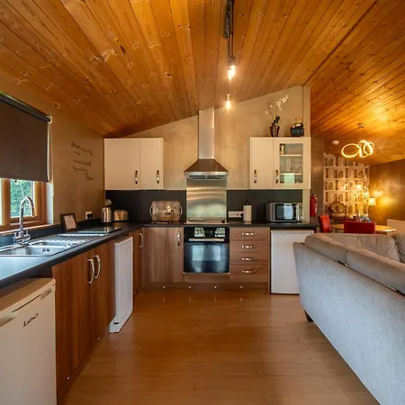 Palomino - Still Rabbit - Hot Tub - Yorkshire Villa