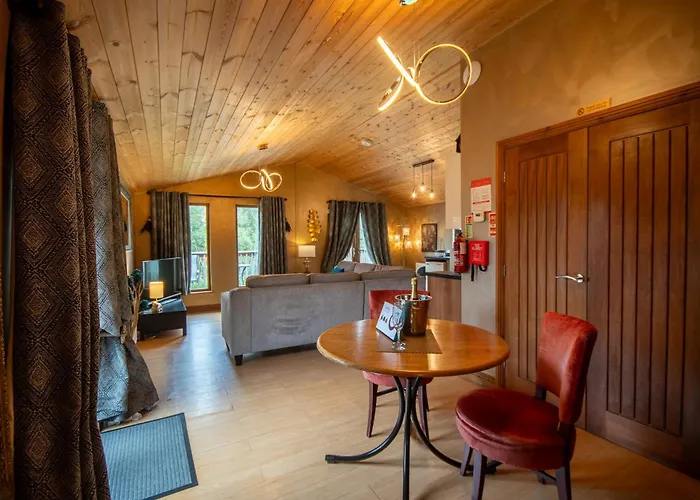 Palomino - Still Rabbit - Hot Tub - Yorkshire Villa *