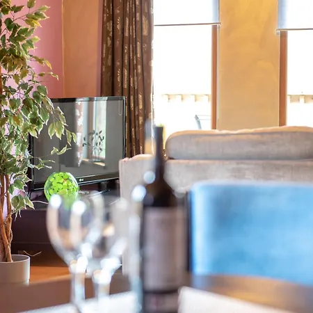 Villa Palomino - Still Rabbit - Hot Tub - Yorkshire Selby